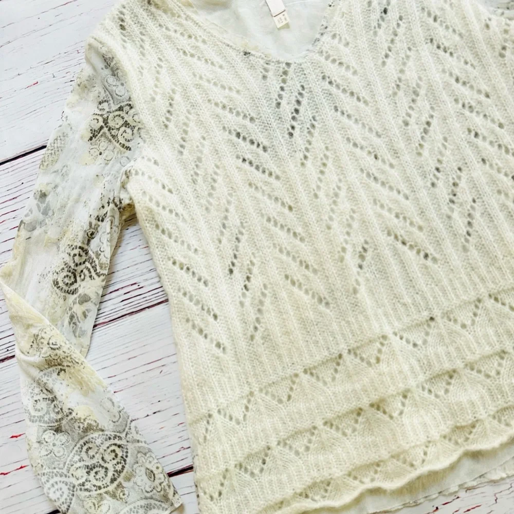 Women’s Gorgeous Cream Lace Knit Sweater! Size S